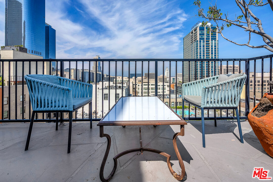 312 W 5th St Unit: 802