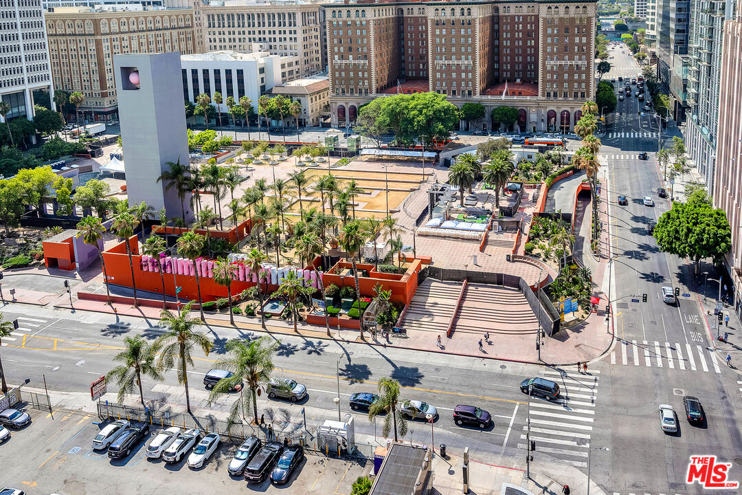 312 W 5th St Unit: 802