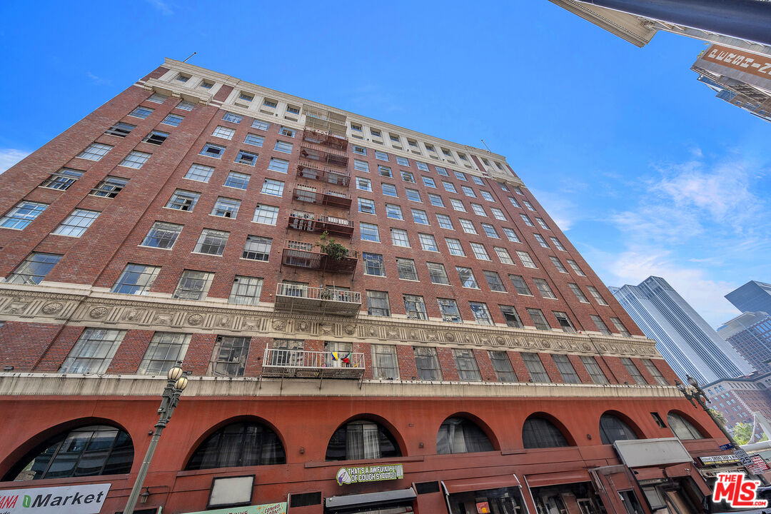 312 W 5th St Unit: 802