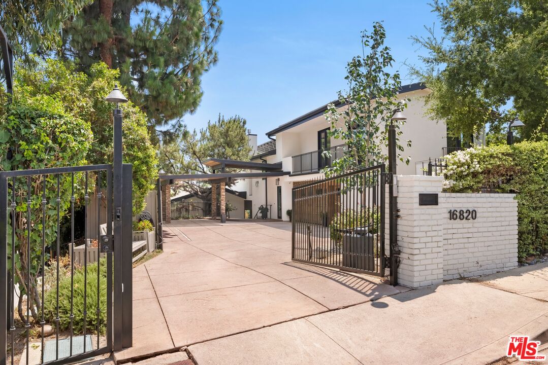 16820 Oak View Dr