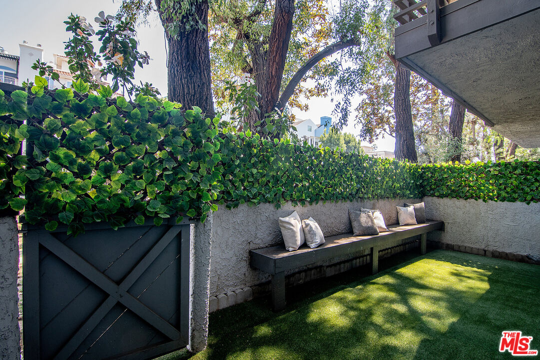 1925 S Beverly Glen Blvd Unit: 37