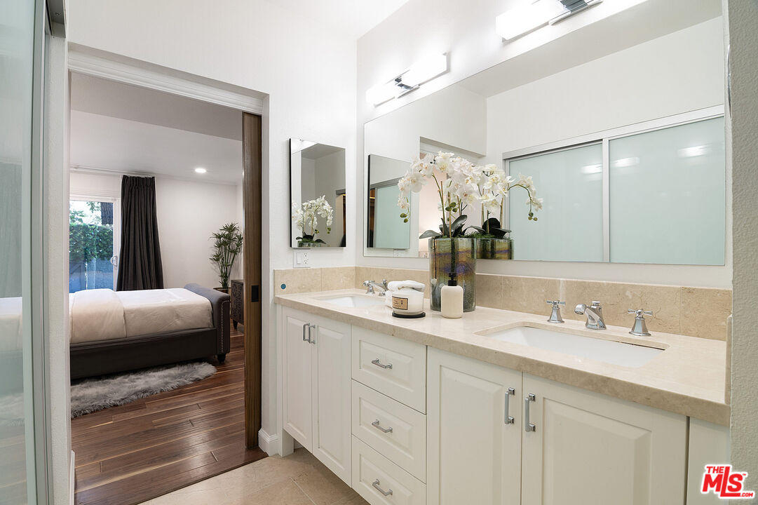 1925 S Beverly Glen Blvd Unit: 37