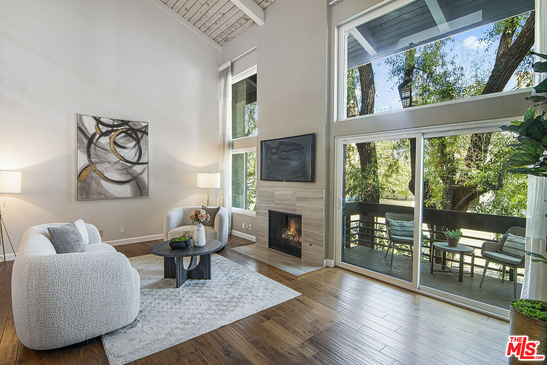 1925 S Beverly Glen Blvd Unit: 37