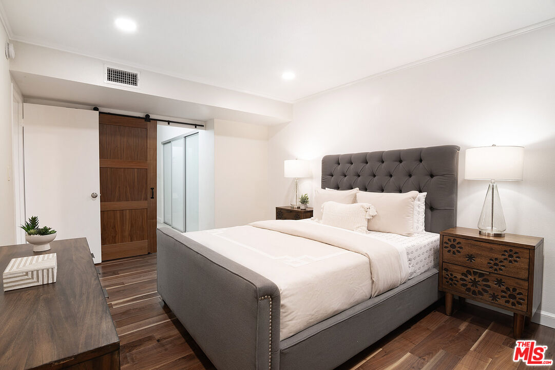 1925 S Beverly Glen Blvd Unit: 37