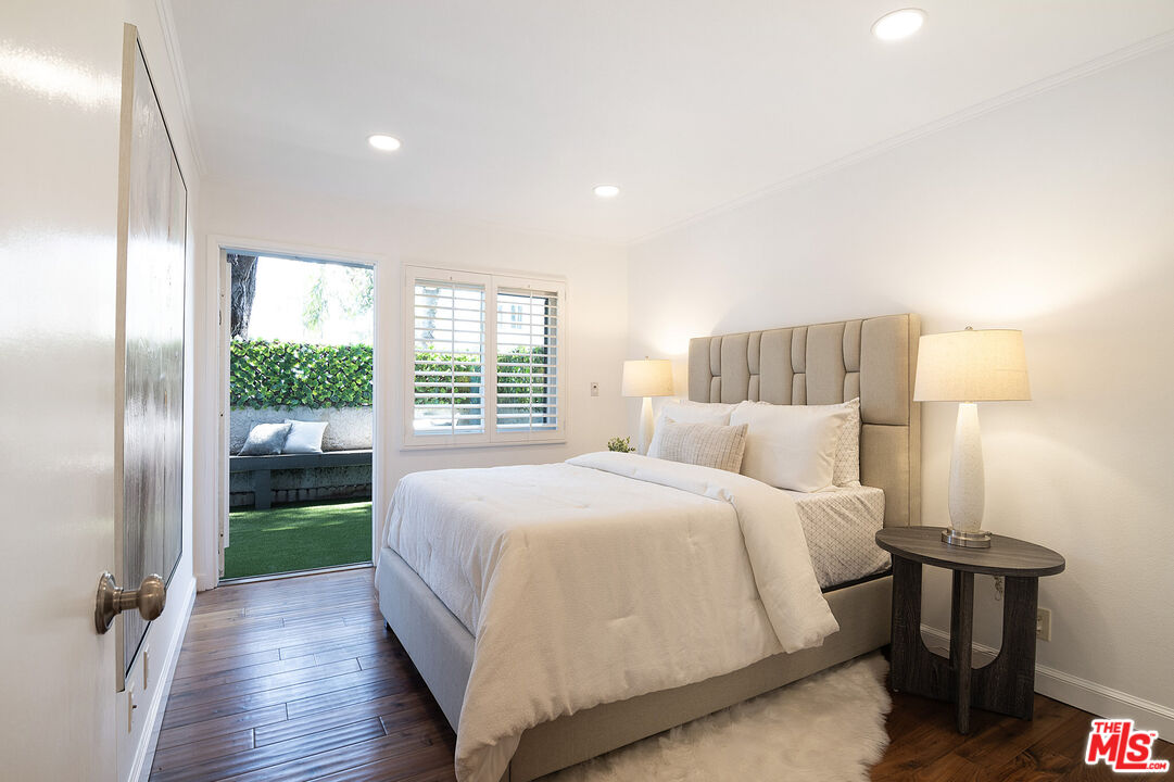 1925 S Beverly Glen Blvd Unit: 37