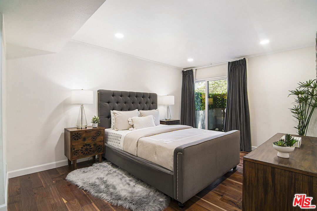 1925 S Beverly Glen Blvd Unit: 37