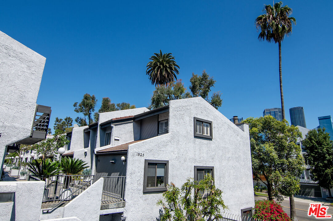 1925 S Beverly Glen Blvd Unit: 37