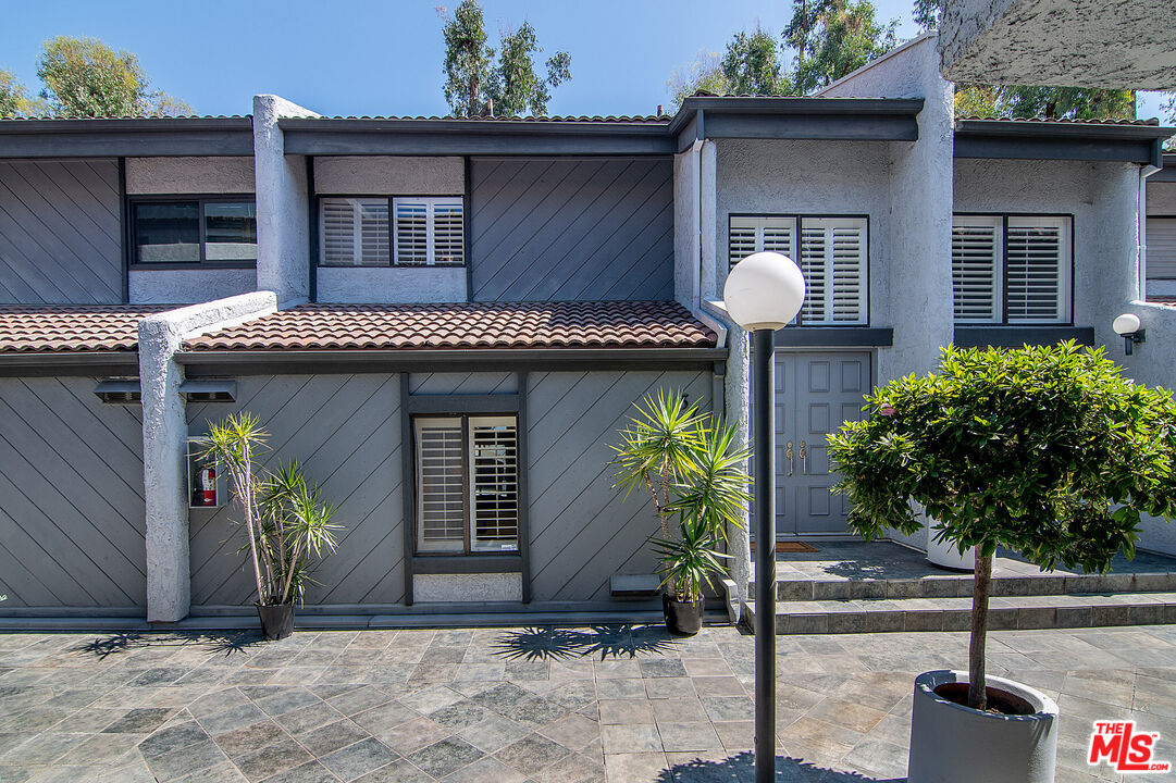 1925 S Beverly Glen Blvd Unit: 37