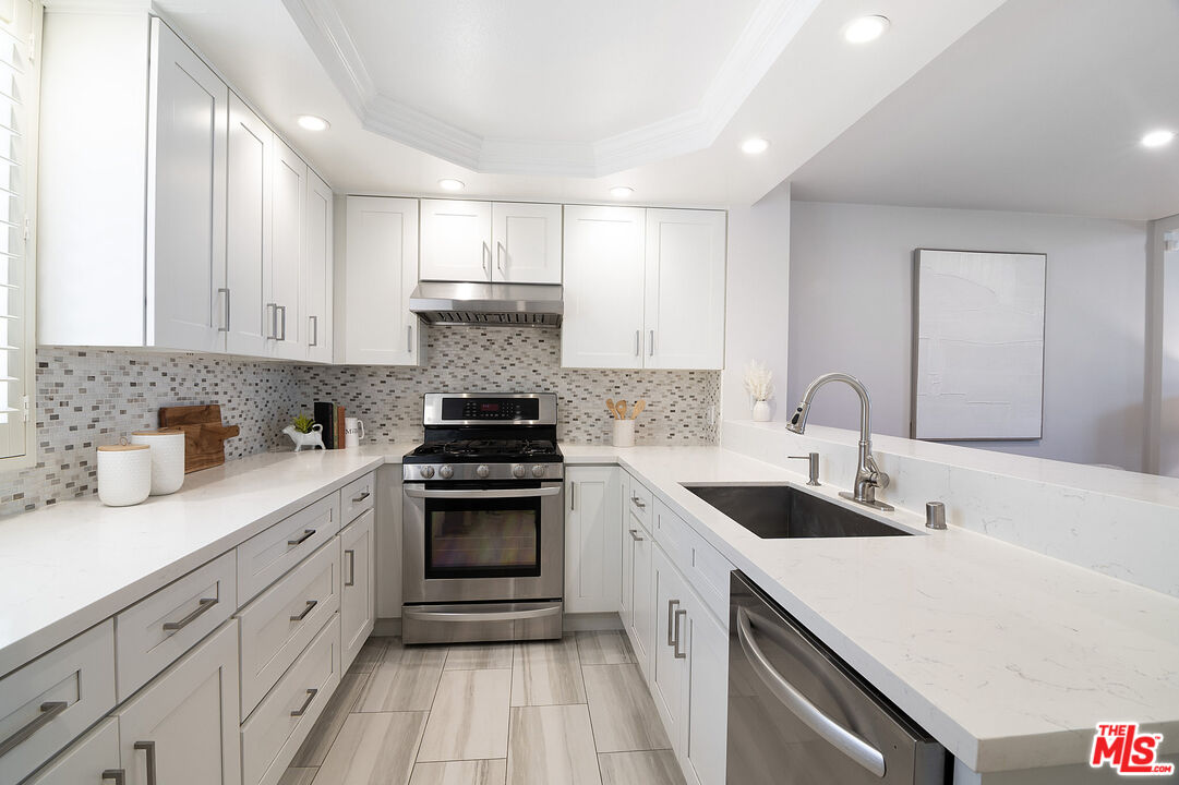 1925 S Beverly Glen Blvd Unit: 37