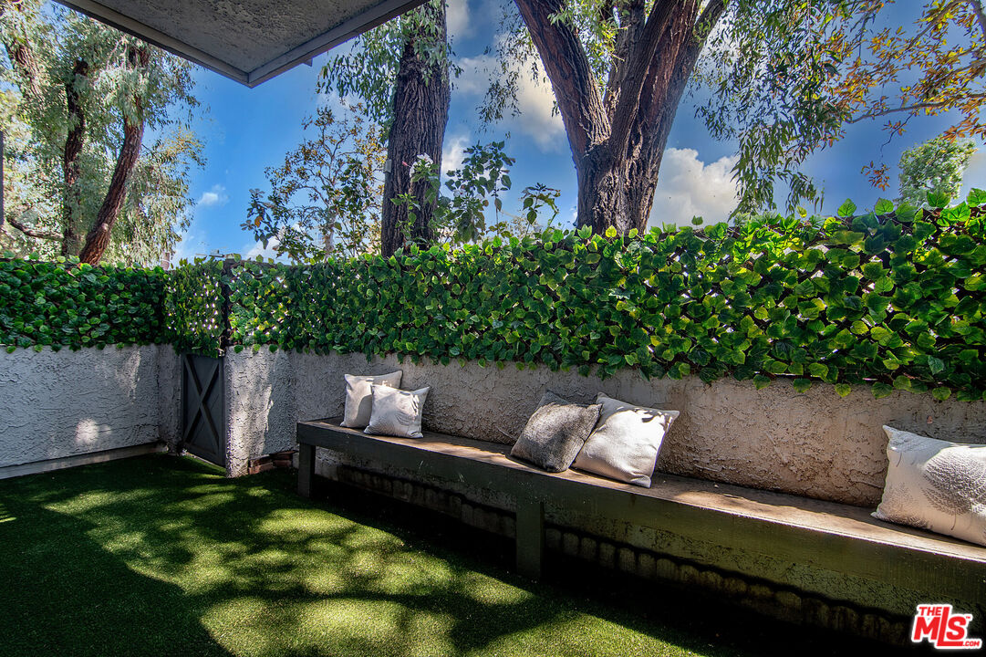 1925 S Beverly Glen Blvd Unit: 37