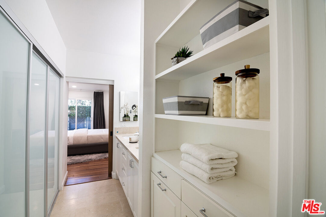 1925 S Beverly Glen Blvd Unit: 37