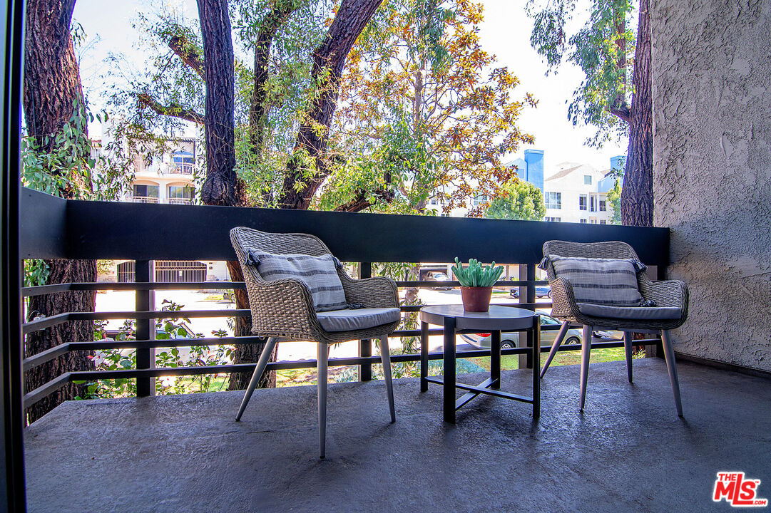 1925 S Beverly Glen Blvd Unit: 37