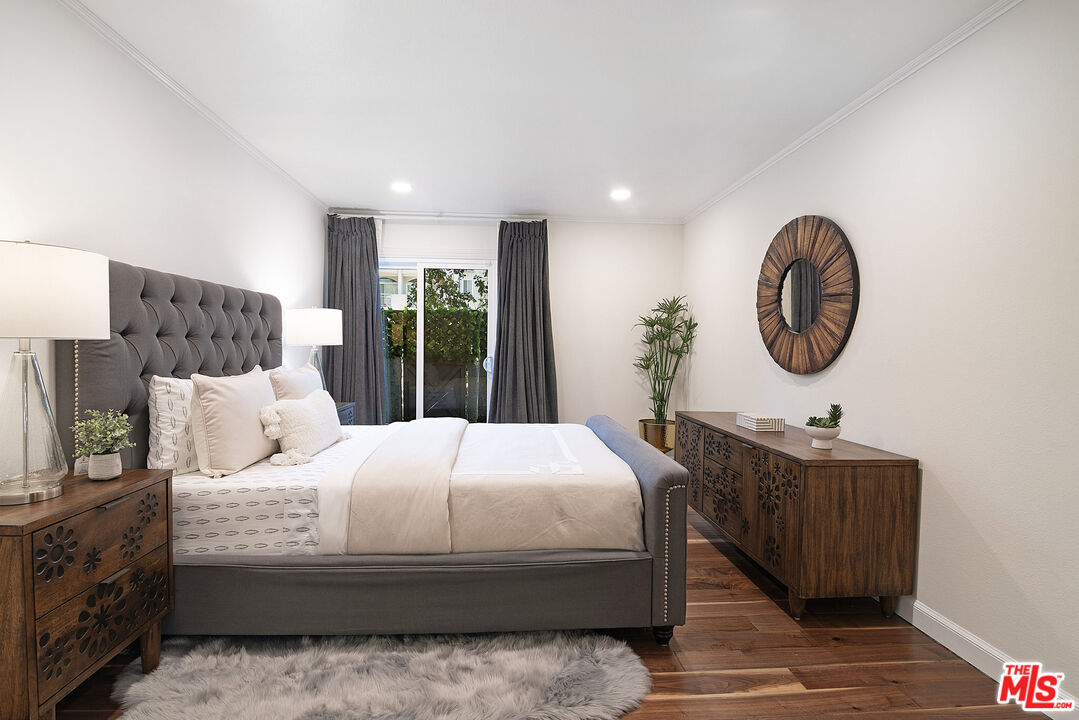 1925 S Beverly Glen Blvd Unit: 37