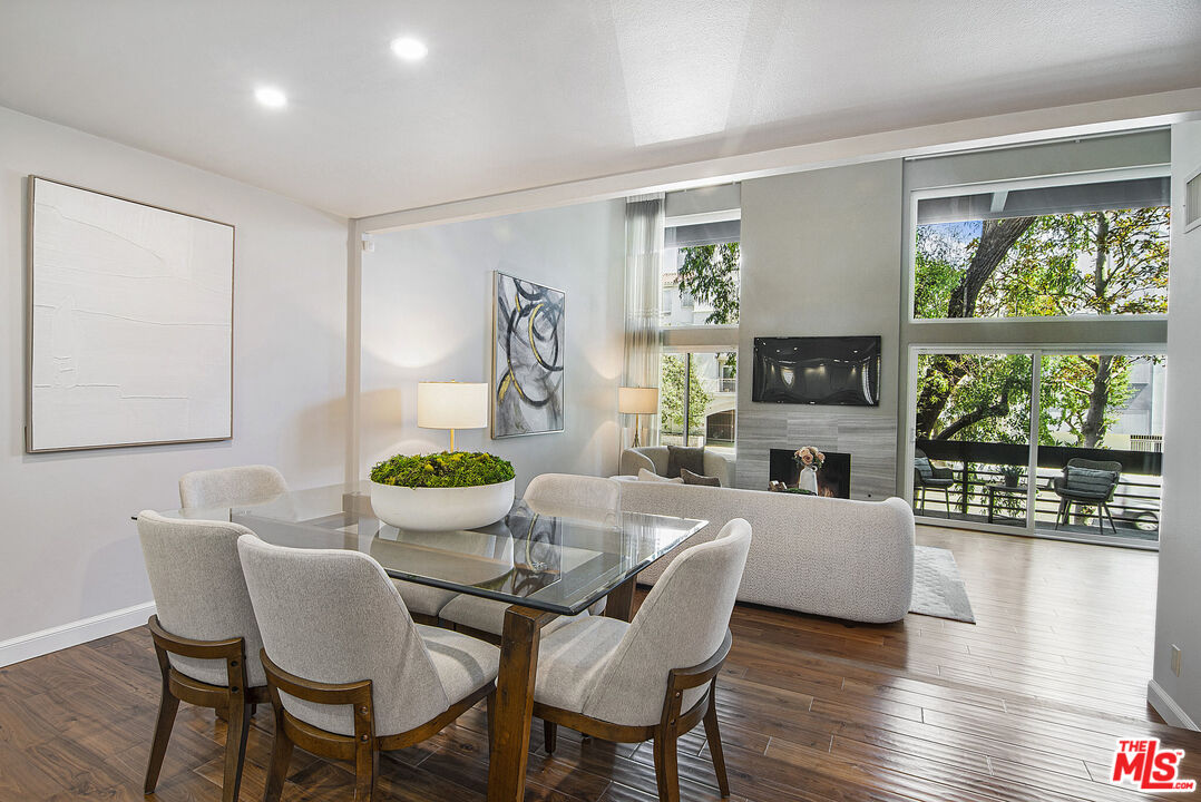 1925 S Beverly Glen Blvd Unit: 37