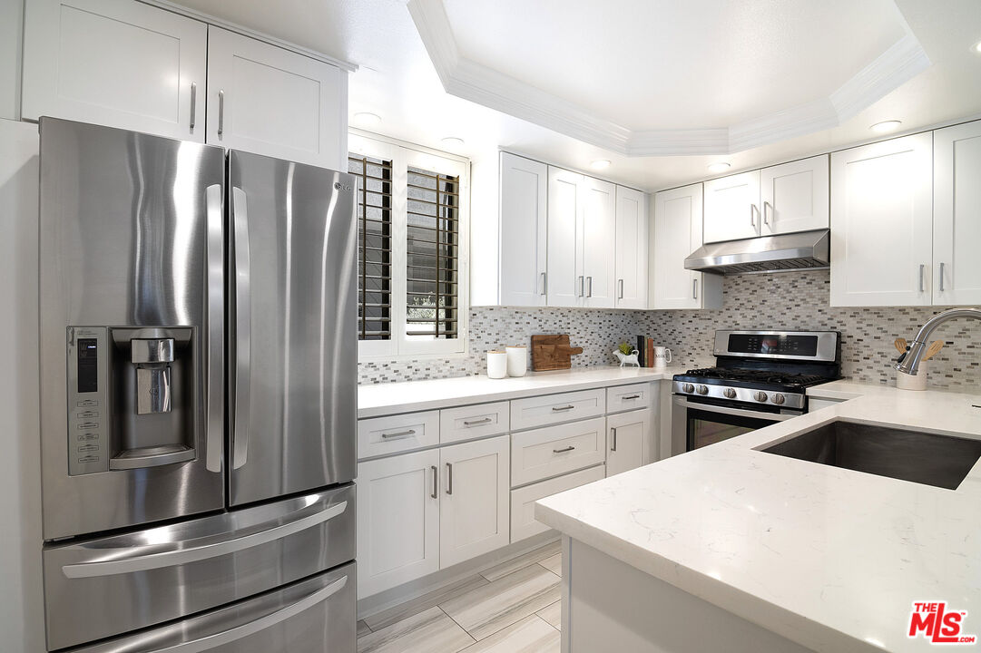 1925 S Beverly Glen Blvd Unit: 37