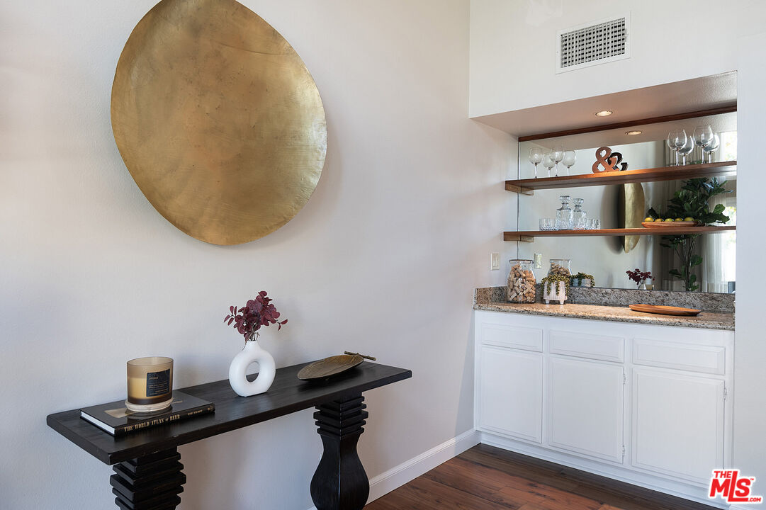 1925 S Beverly Glen Blvd Unit: 37