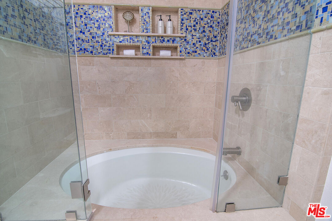 1925 S Beverly Glen Blvd Unit: 37