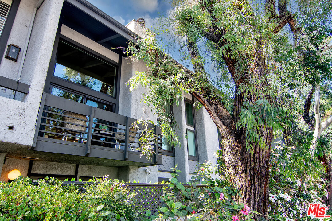 1925 S Beverly Glen Blvd Unit: 37