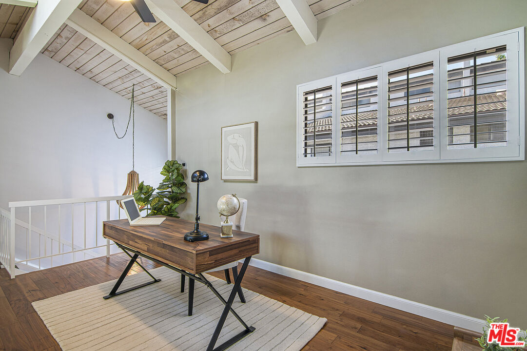 1925 S Beverly Glen Blvd Unit: 37