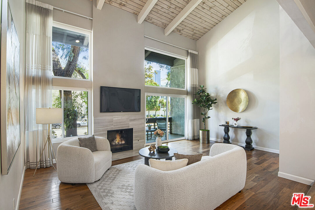 1925 S Beverly Glen Blvd Unit: 37