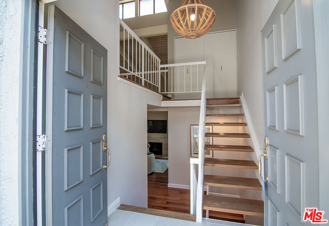 1925 S Beverly Glen Blvd Unit: 37