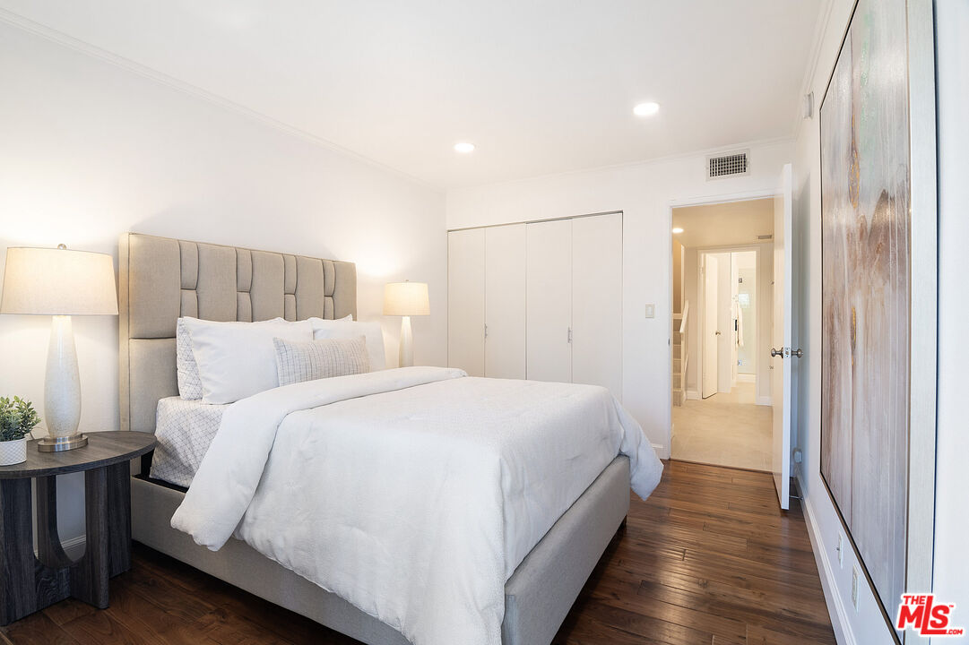 1925 S Beverly Glen Blvd Unit: 37