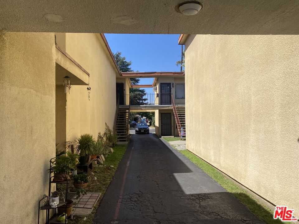 572 San Francisco Ave