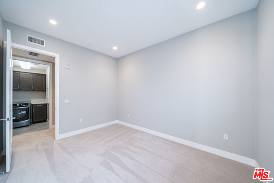 5837 Village Dr Unit: 3