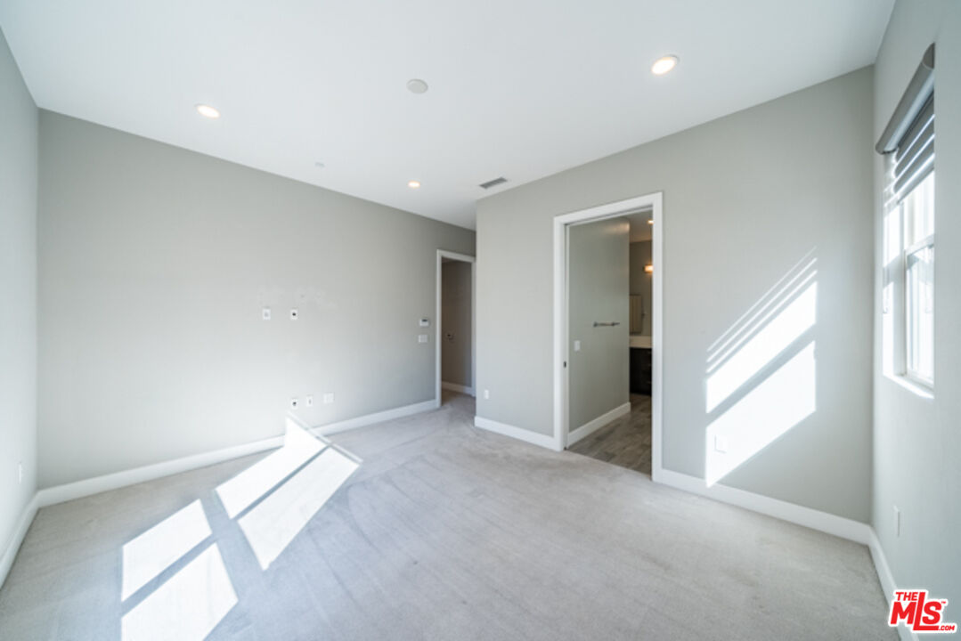 5837 Village Dr Unit: 3