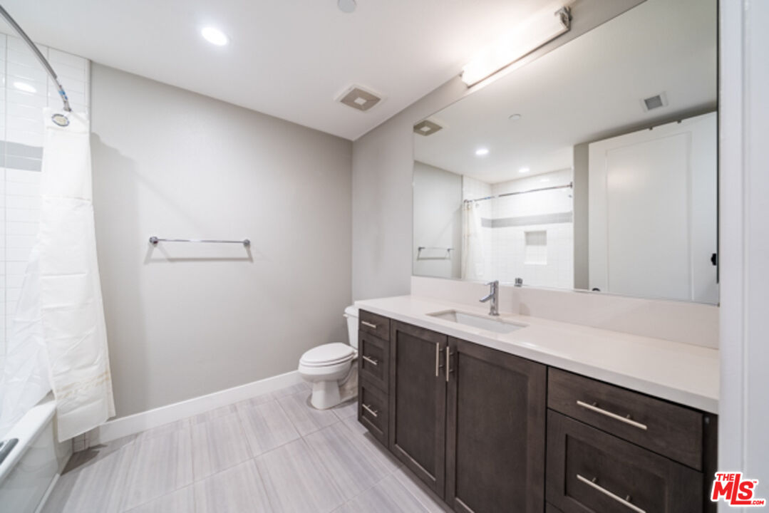 5837 Village Dr Unit: 3