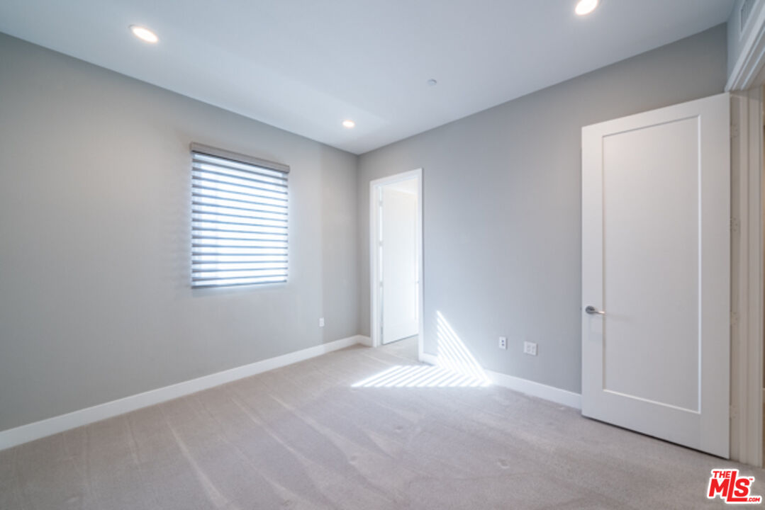 5837 Village Dr Unit: 3