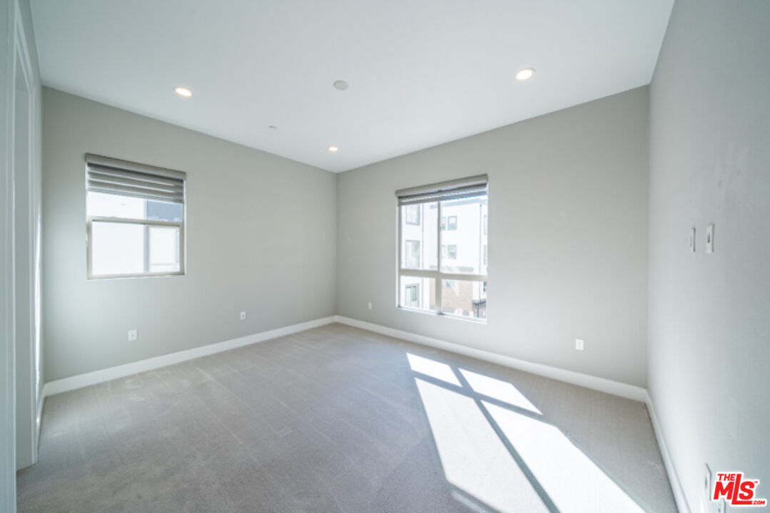 5837 Village Dr Unit: 3