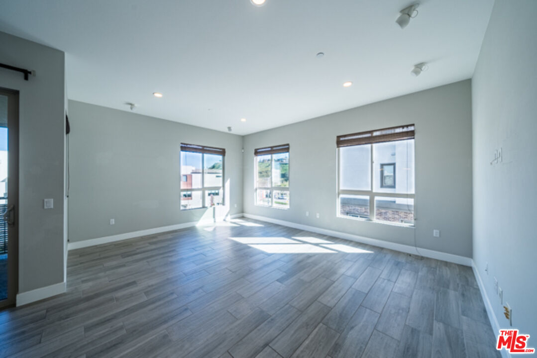 5837 Village Dr Unit: 3