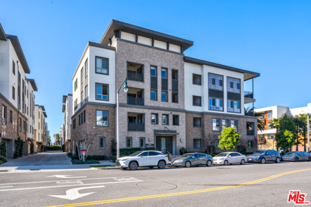 5837 Village Dr Unit: 3