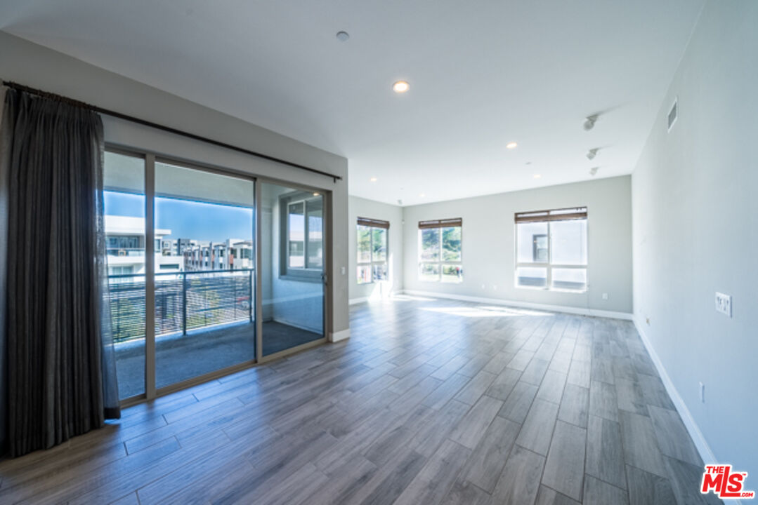 5837 Village Dr Unit: 3