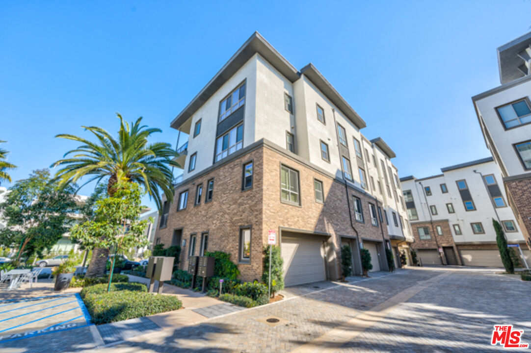 5837 Village Dr Unit: 3