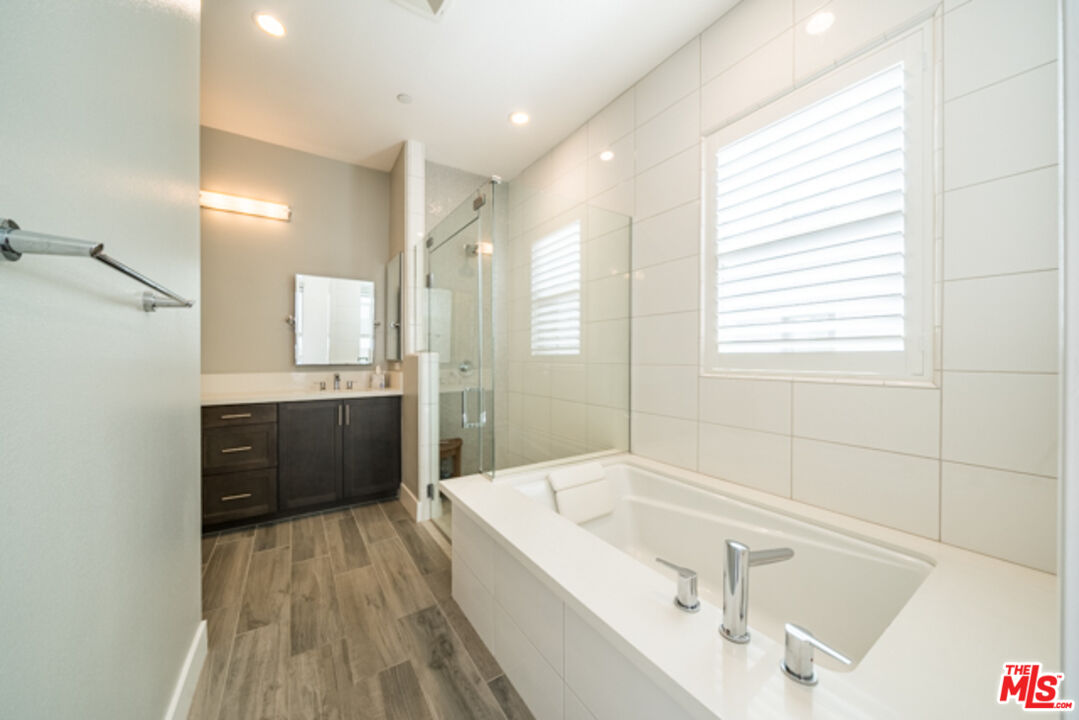 5837 Village Dr Unit: 3