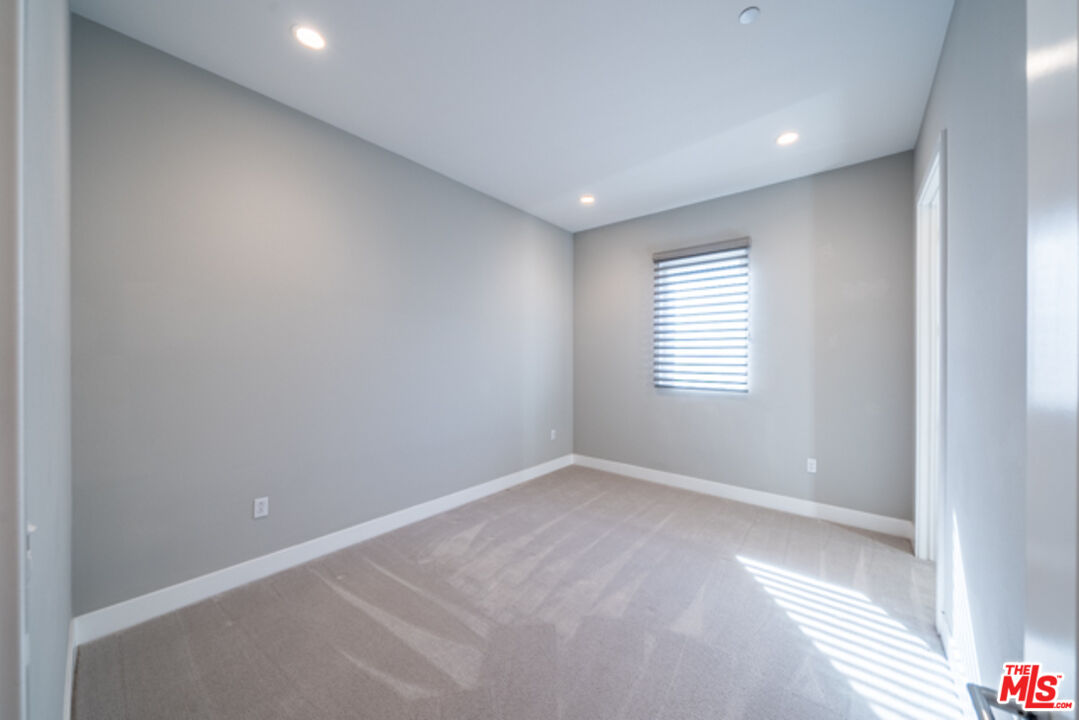 5837 Village Dr Unit: 3