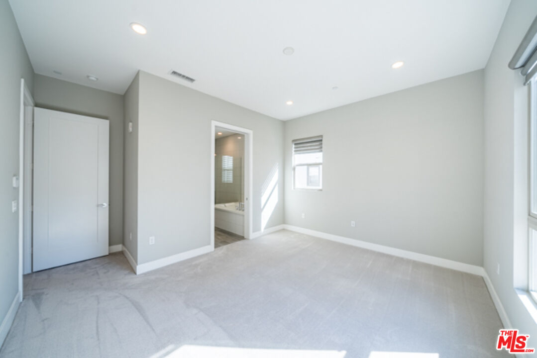 5837 Village Dr Unit: 3