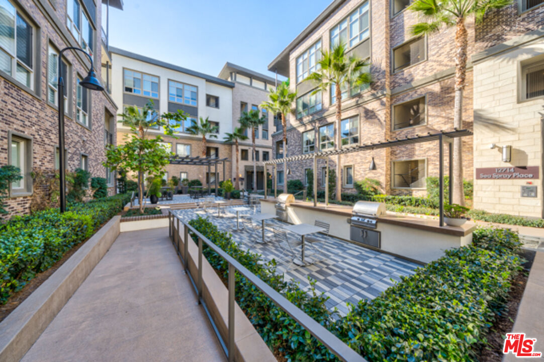 5837 Village Dr Unit: 3