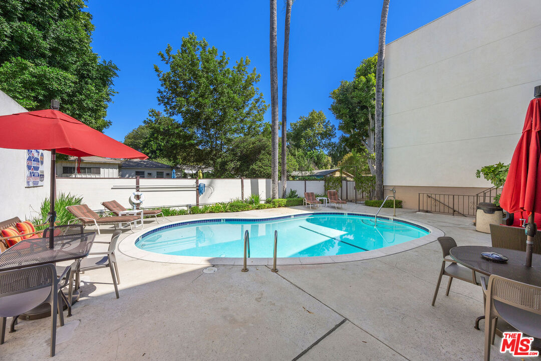 12801 Moorpark St Unit: 313