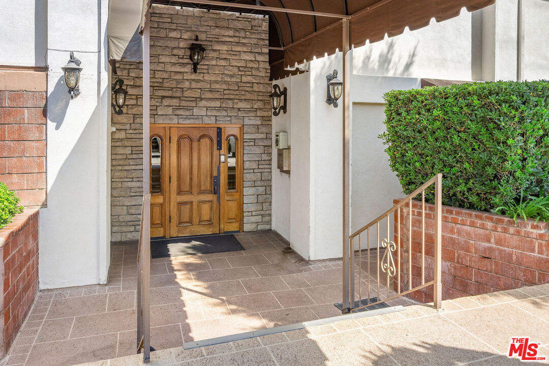 12801 Moorpark St Unit: 313