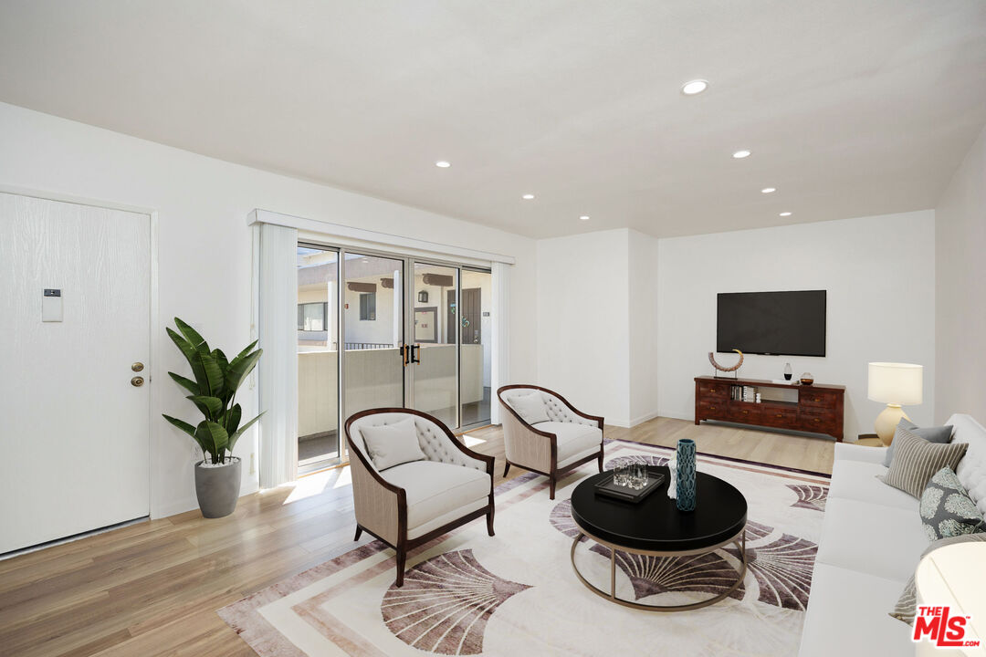 12801 Moorpark St Unit: 313