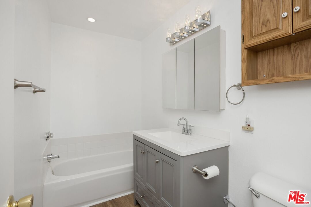 12801 Moorpark St Unit: 313