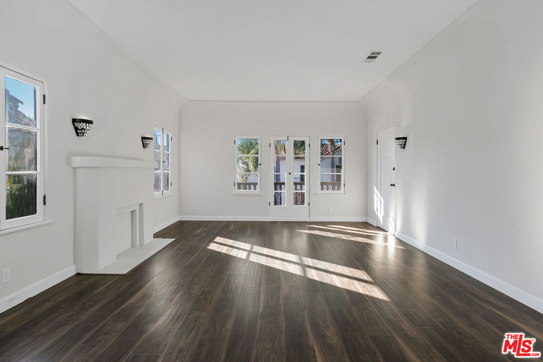 408 N GENESEE AVE Unit: 1/2