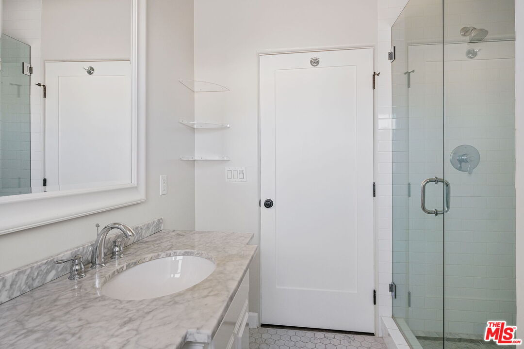 408 N GENESEE AVE Unit: 1/2