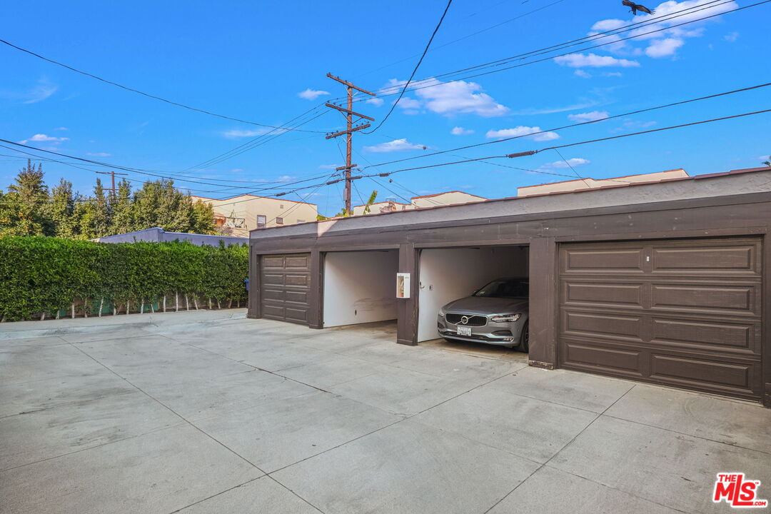 408 N GENESEE AVE Unit: 1/2