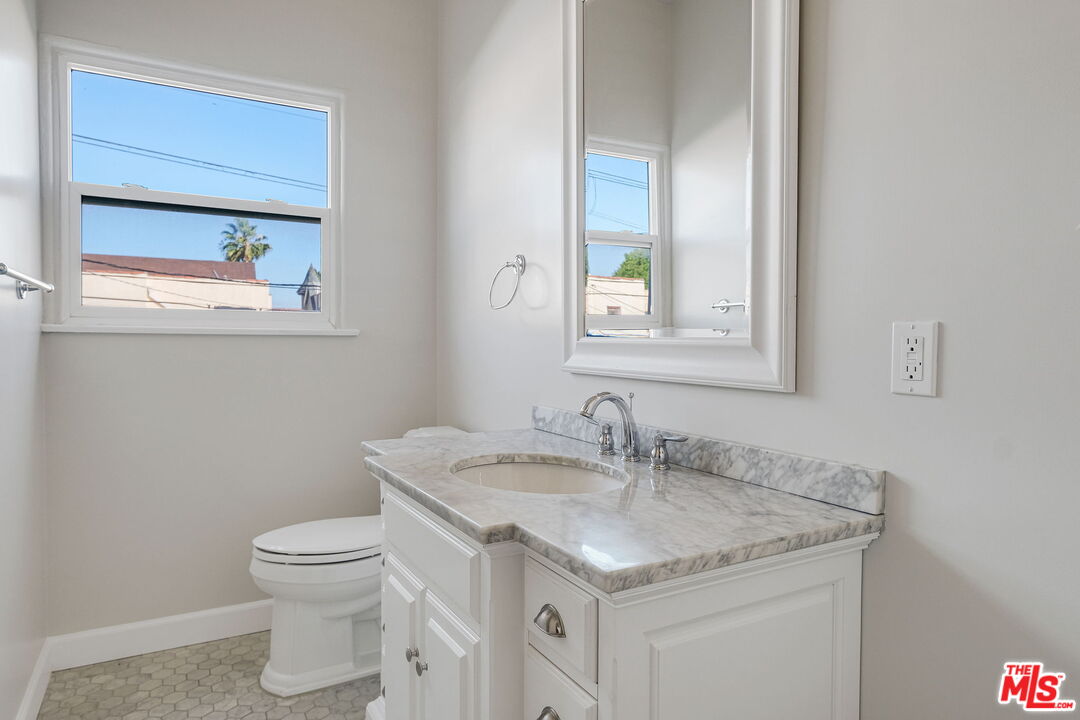 408 N GENESEE AVE Unit: 1/2