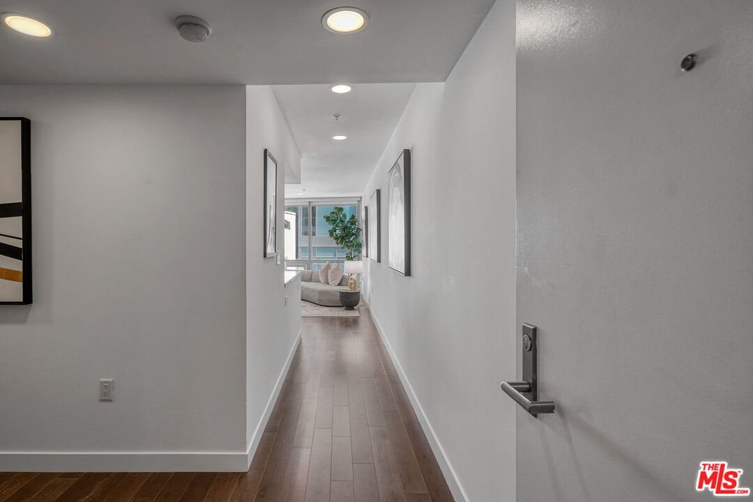 901 S Flower St Unit: 401