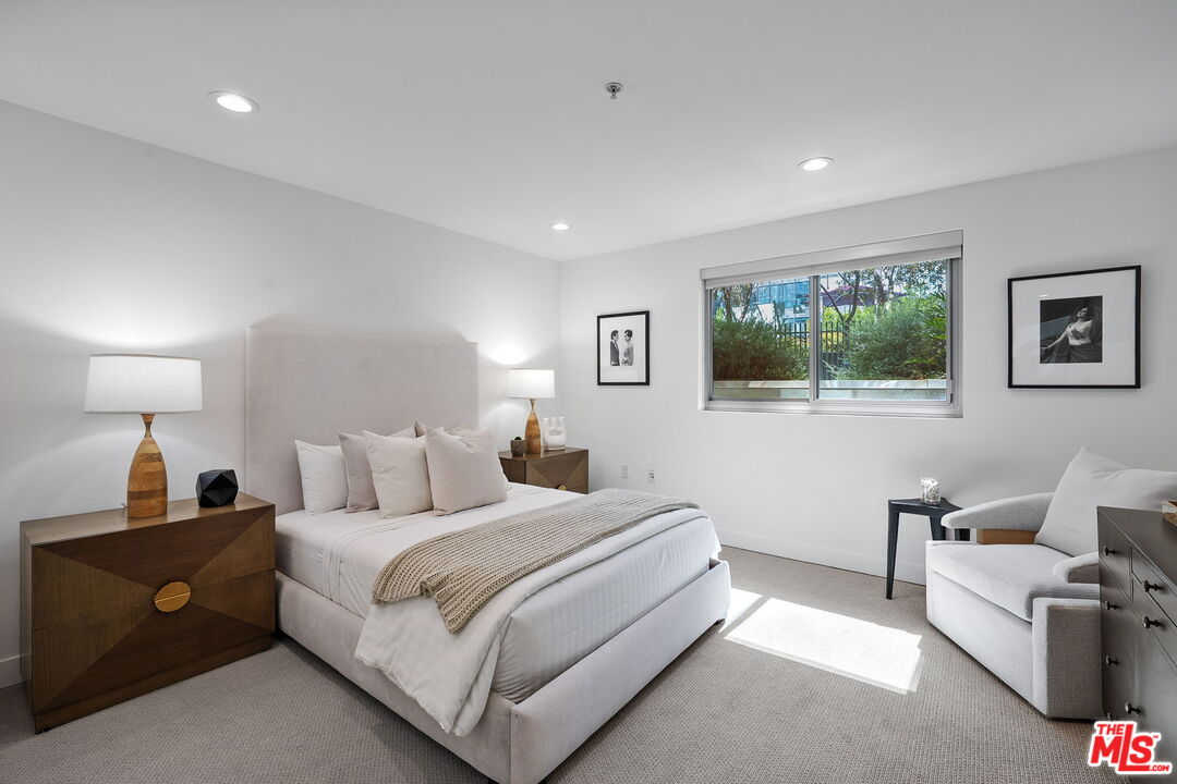 901 S Flower St Unit: 401